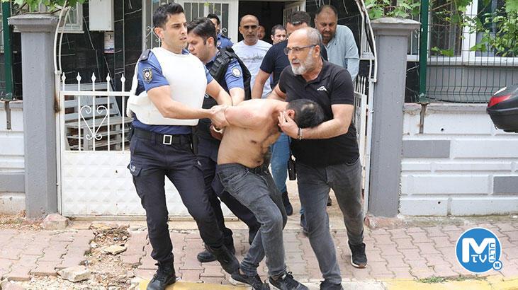 Camları kırdı, merdiveni ve kavanozları sokağa fırlattı