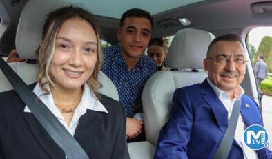 Fuat Oktay, gençlere Togg deneyimi yaşattı