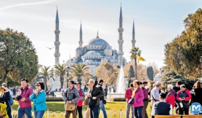 İlk 4 ayda turist sayısı 11 milyonu aştı ‘Turizmde hedef büyümeli’