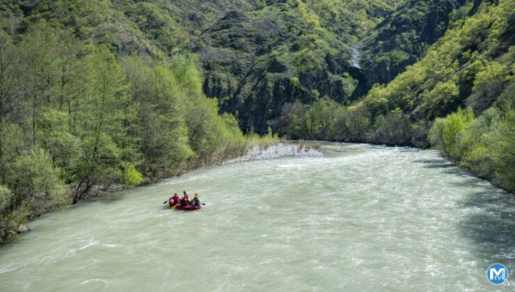 Munzur Çayı’nda kaybolan 3 kişiden 1’nin cansız bedenine ulaşıldı