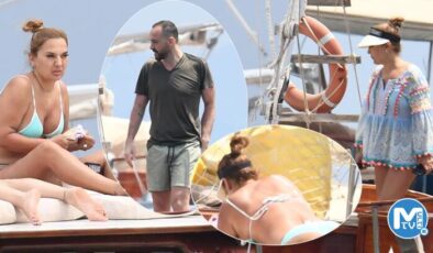 Demet Akalın tekne tatilinde! Yağmur engel olmadı