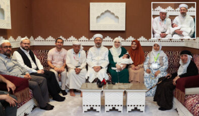 Diyanet İşleri Başkanı Erbaş en küçük ve en yaşlı hacı adaylarıyla buluştu