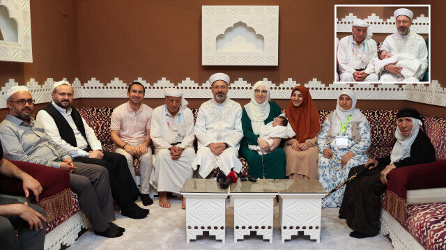 Diyanet İşleri Başkanı Erbaş en küçük ve en yaşlı hacı adaylarıyla buluştu