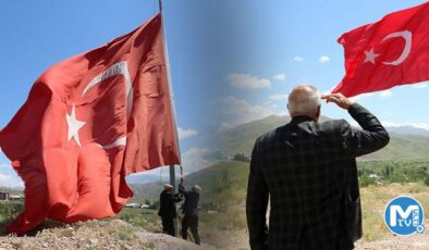 Eşini kaybettikten sonra bayrak nöbetini tek başına sürdürüyor