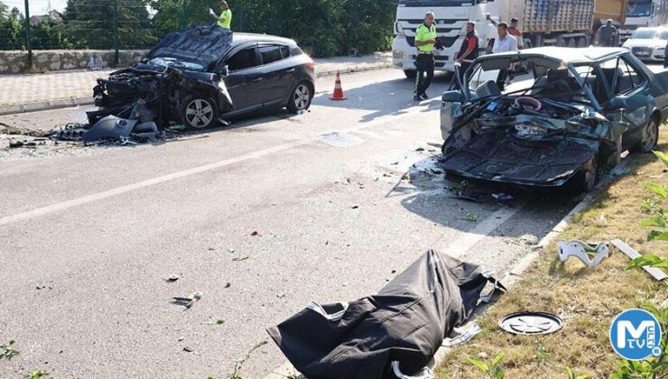 Karşı şeride geçip, kafa kafaya çarpıştılar! 1 ölü, 7 yaralı