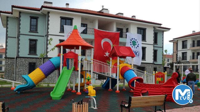 TOKİ Manisa’daki sosyal konutları teslim etmeye başladı: Reis’e çok teşekkür ederim