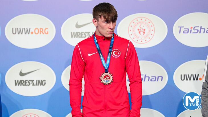 Milli güreşçi Alkan Akar’dan bronz madalya